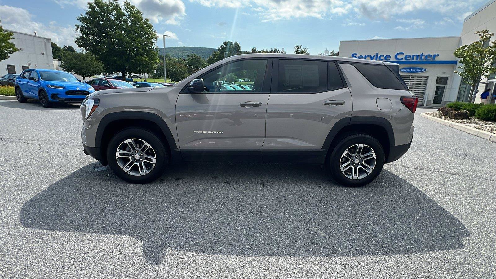 Used 2025 GMC Terrain Elevation AWD/4WD image 7
