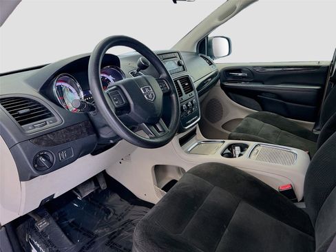 Used 2015 Dodge Grand Caravan SXT image 10