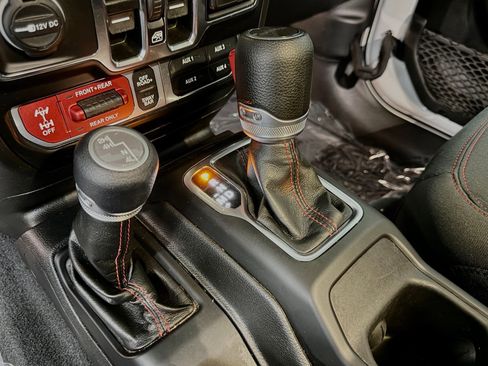 Used 2022 Jeep Gladiator Rubicon w/ Trailer Tow Package image 31