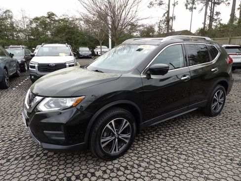 Used 2020 Nissan Rogue SV w/ Premium Package image 3