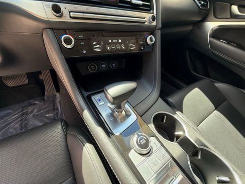 Used 2025 Genesis G70 2.5T RWD image 16