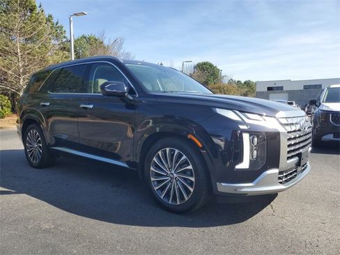 Used 2023 Hyundai Palisade Calligraphy image 3