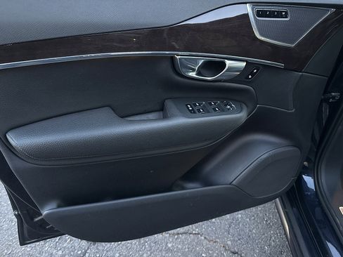 Used 2017 Volvo XC90 T6 Momentum w/ Vision Package image 28