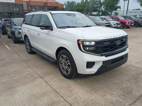 Used 2025 Ford Expedition Active AWD/4WD image 6