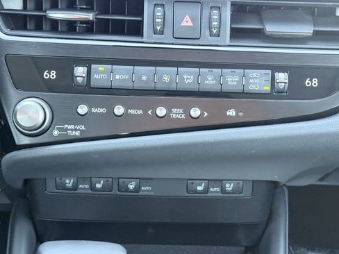 Used 2025 Lexus ES 300h F Sport image 37