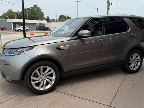 Used 2017 Land Rover Discovery HSE AWD/4WD image 6