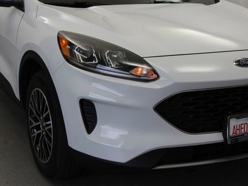 Used 2021 Ford Escape SE FWD image 2