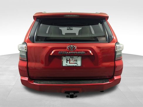 Used 2014 Toyota 4Runner SR5 AWD/4WD image 19