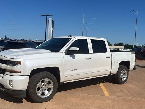 Used 2018 Chevrolet Silverado 1500 LT w/ All Star Edition AWD/4WD image 2