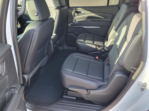 New 2026 Chevrolet Traverse LT image 13