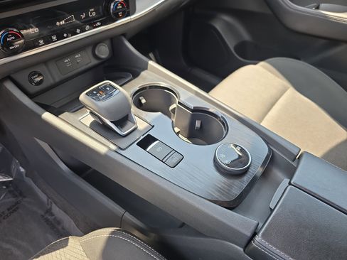 Used 2024 Nissan Rogue SV AWD/4WD image 23