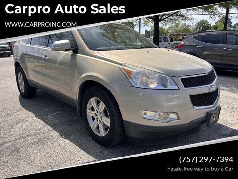 Used 2012 Chevrolet Traverse LT image 1