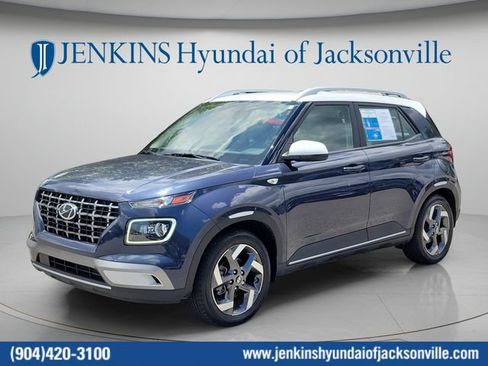 Used 2023 Hyundai Venue Limited FWD image 12