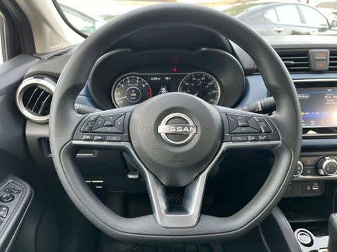 Used 2025 Nissan Versa SV image 28