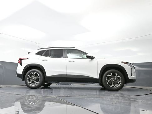 New 2025 Chevrolet Trax LT w/ Driver Confidence Package image 44