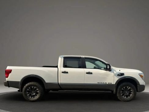 Used 2017 Nissan Titan PRO-4X w/ Pro-4x Convenience Package AWD/4WD image 4