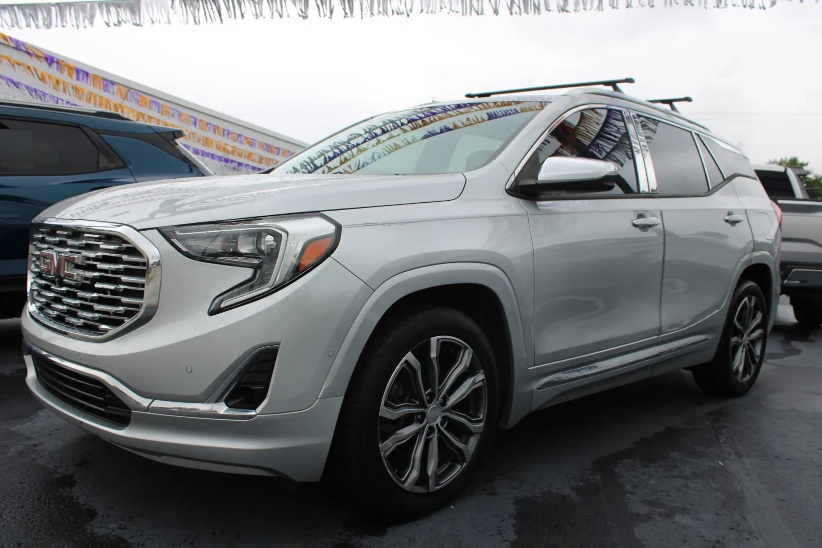 Used 2019 GMC Terrain Denali w/ Advanced Safety Package FWD image 1
