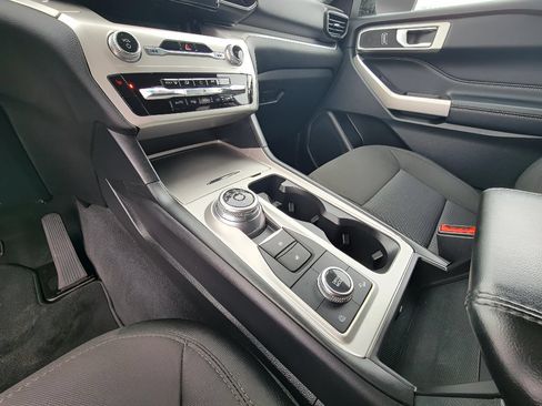 Used 2022 Ford Explorer XLT AWD/4WD image 23