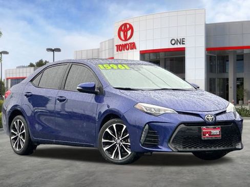 Used 2018 Toyota Corolla SE w/ SE Premium Package image 2
