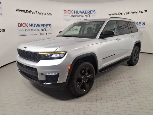 Used 2024 Jeep Grand Cherokee L Limited w/ Black Appearance Package AWD/4WD image 1