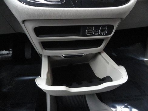 Used 2023 Chrysler Voyager LX image 21