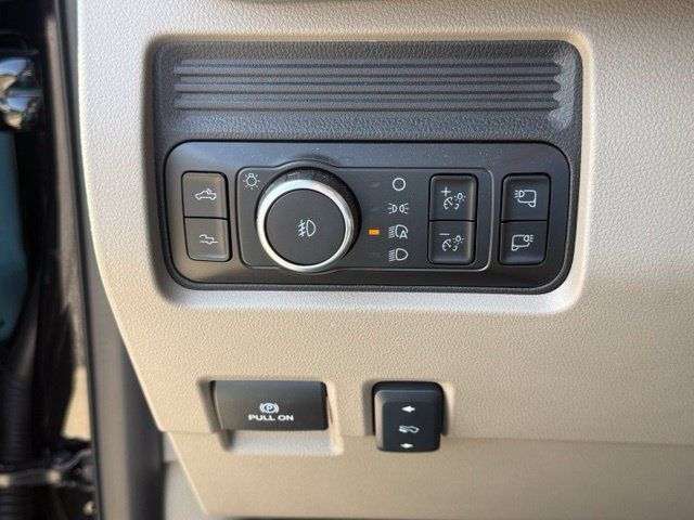 Used 2026 Ford F250 Platinum w/ Platinum Plus Package AWD/4WD image 14