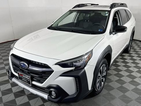Used 2025 Subaru Outback Limited AWD/4WD image 3