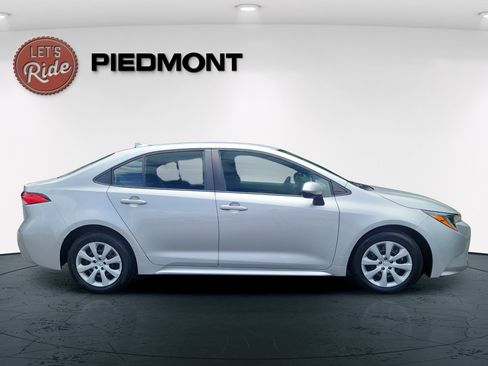 Used 2023 Toyota Corolla LE FWD image 4