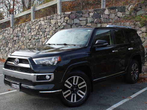 Used 2015 Toyota 4Runner Limited AWD/4WD image 2