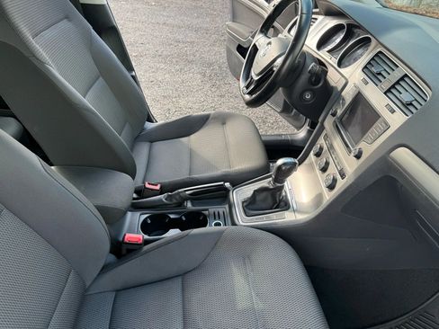 Used 2017 Volkswagen Golf S image 29