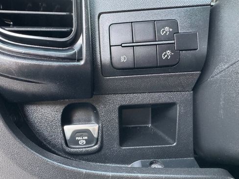 Used 2024 RAM ProMaster 2500 w/ Convenience Group FWD image 15