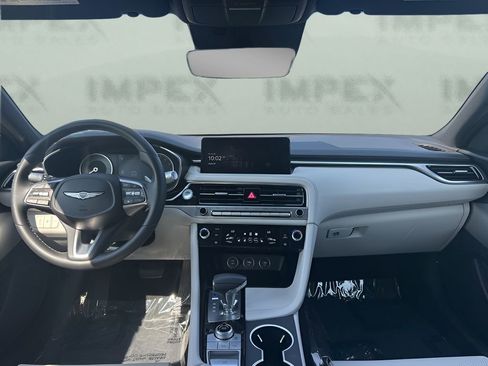 Used 2025 Genesis G70 2.5T image 12