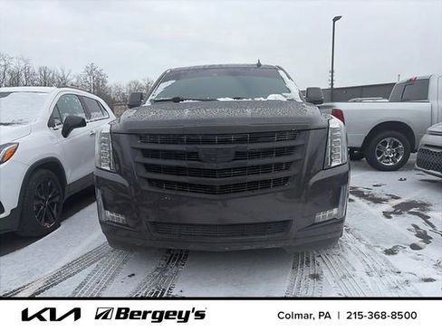 Used 2015 Cadillac Escalade Luxury image 2