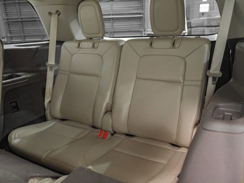 Used 2022 Lincoln Aviator 2WD image 39