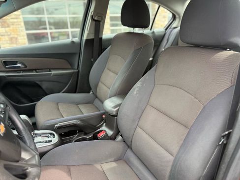 Used 2015 Chevrolet Cruze LT w/ Enhanced Safety Package FWD image 9
