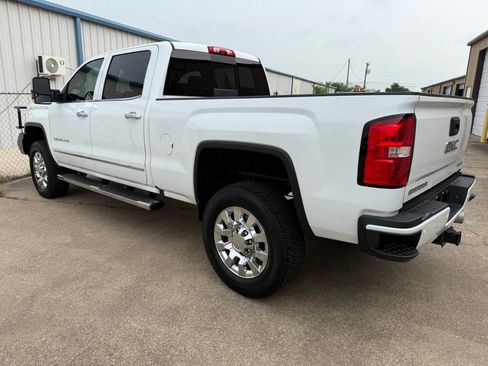 Used 2019 GMC Sierra 2500 Denali w/ Duramax Plus Package AWD/4WD image 10