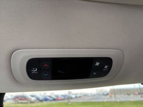 Used 2020 Chrysler Voyager Lxi image 34