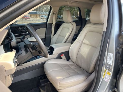 Used 2022 Lincoln Corsair AWD w/ Premium Package image 21