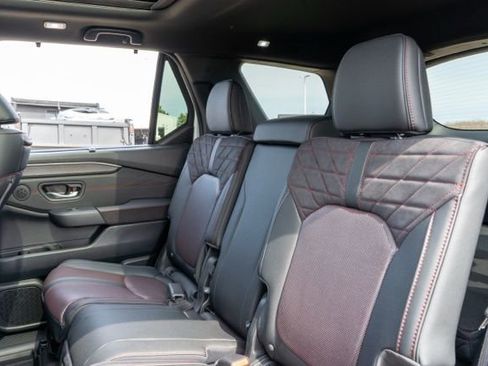 Used 2026 Honda Pilot Black Edition image 16