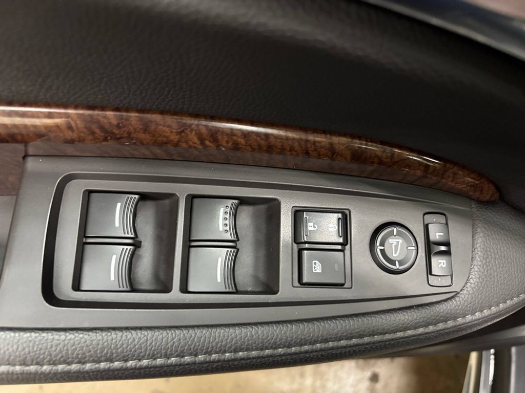 Used 2020 Acura MDX SH-AWD image 12