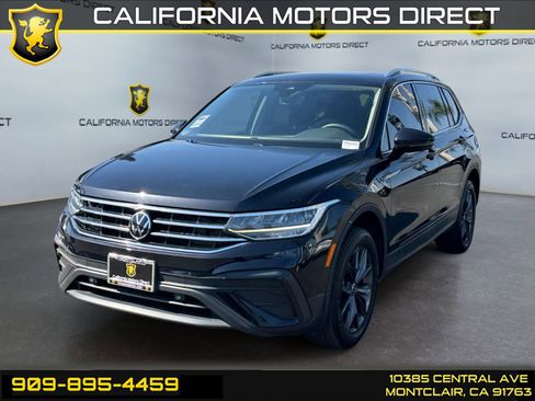 Used 2023 Volkswagen Tiguan SE FWD image 1