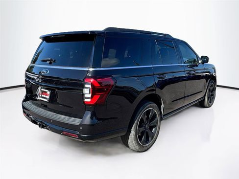 Used 2023 Ford Expedition Limited image 7