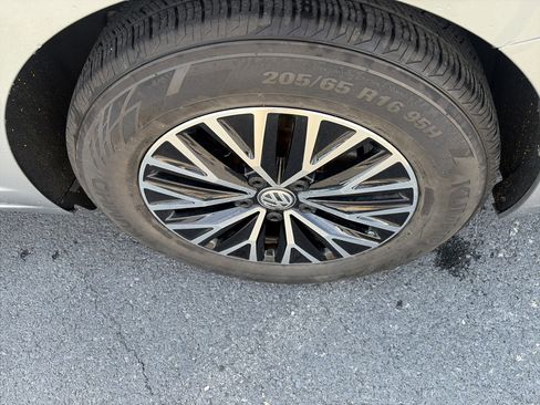 Used 2021 Volkswagen Jetta SE image 9