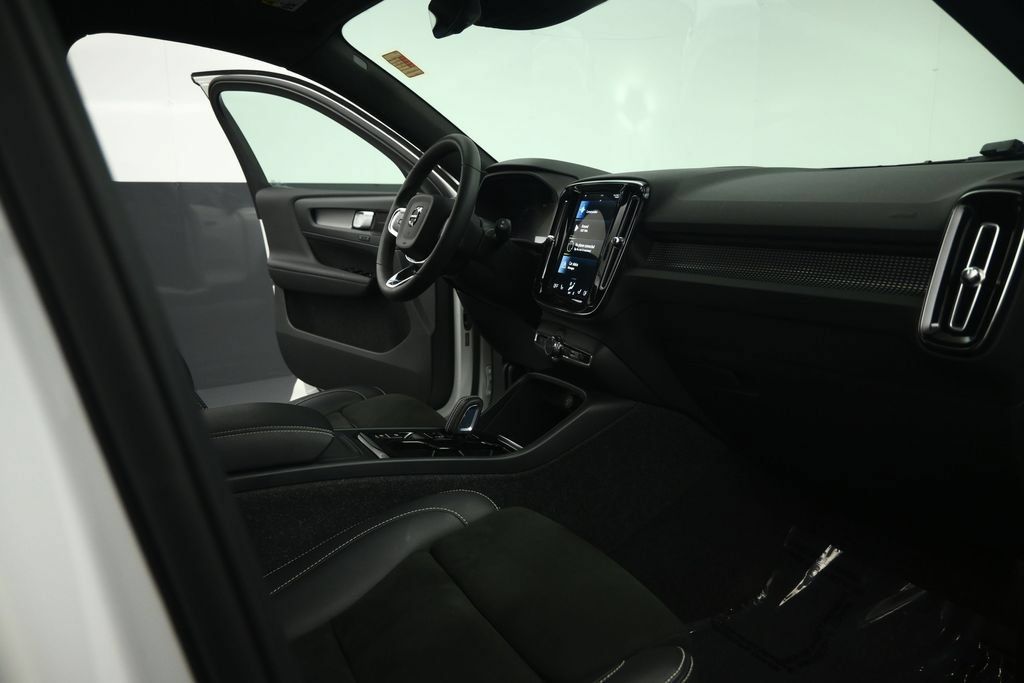 Used 2022 Volvo XC40 T5 R-Design AWD/4WD image 57