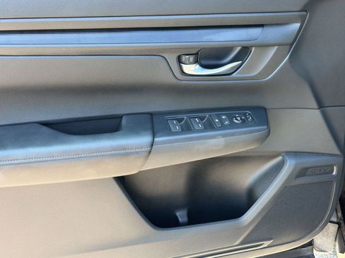 Used 2025 Honda CR-V LX image 14