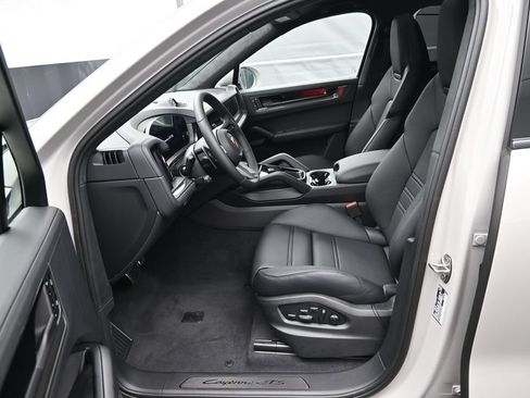 New 2026 Porsche Cayenne GTS AWD/4WD image 6