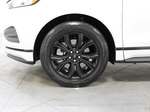 Used 2022 Ford Edge SE w/ Black Appearance Package image 18