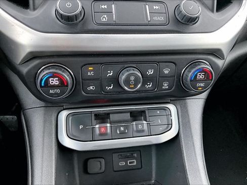 Used 2022 GMC Acadia SLT w/ LPO, Roadside Safety Package AWD/4WD image 24