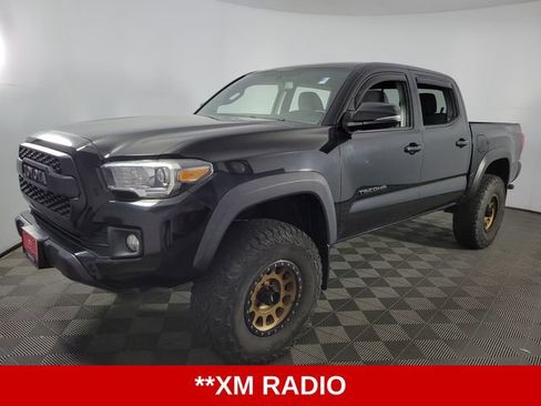 Used 2017 Toyota Tacoma TRD Off-Road AWD/4WD image 5