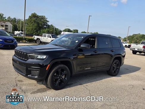 Used 2025 Jeep Grand Cherokee L Altitude AWD/4WD image 3